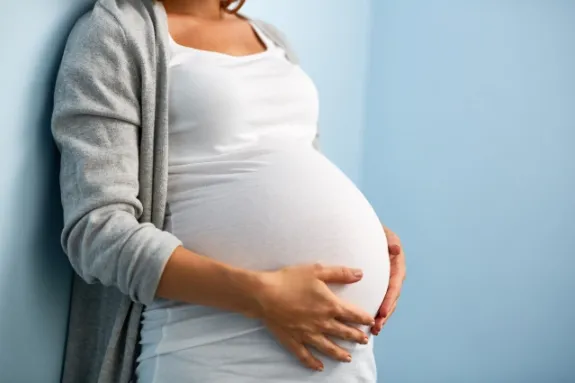 What are the signs of a hard belly in pregnancy?