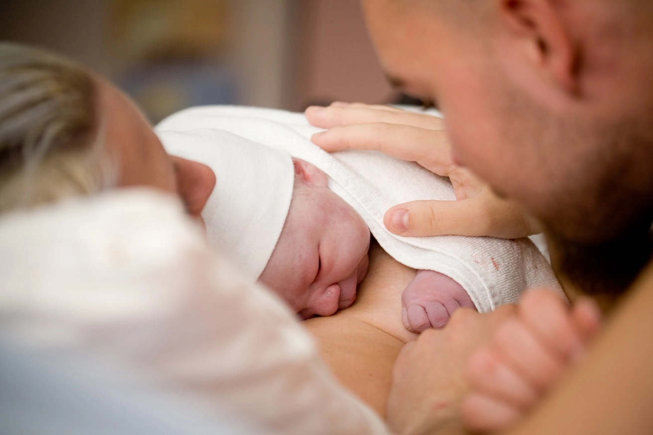 Kangarooing the baby after birth - what are the benefits?