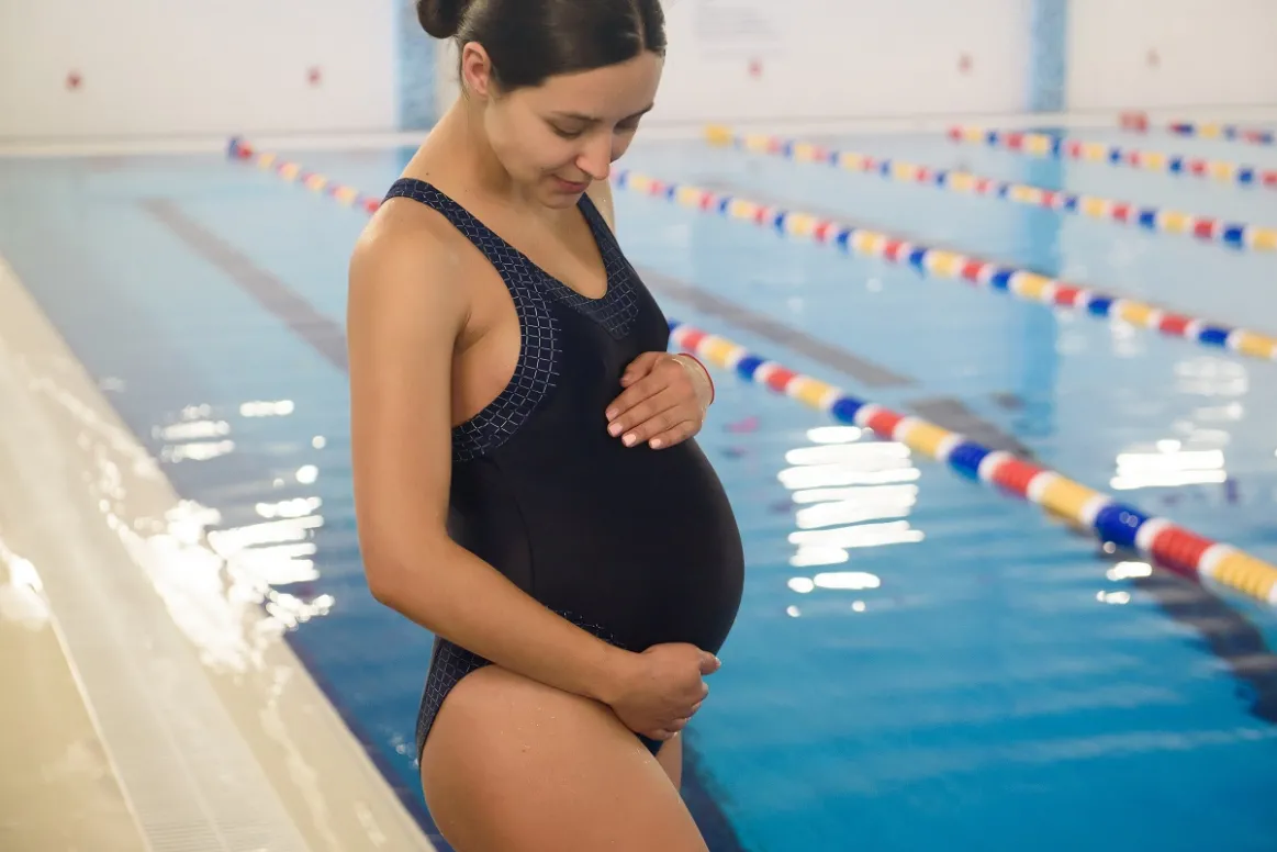 La piscina è sicura durante la gravidanza?