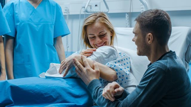 Le rôle du père dans la salle de naissance